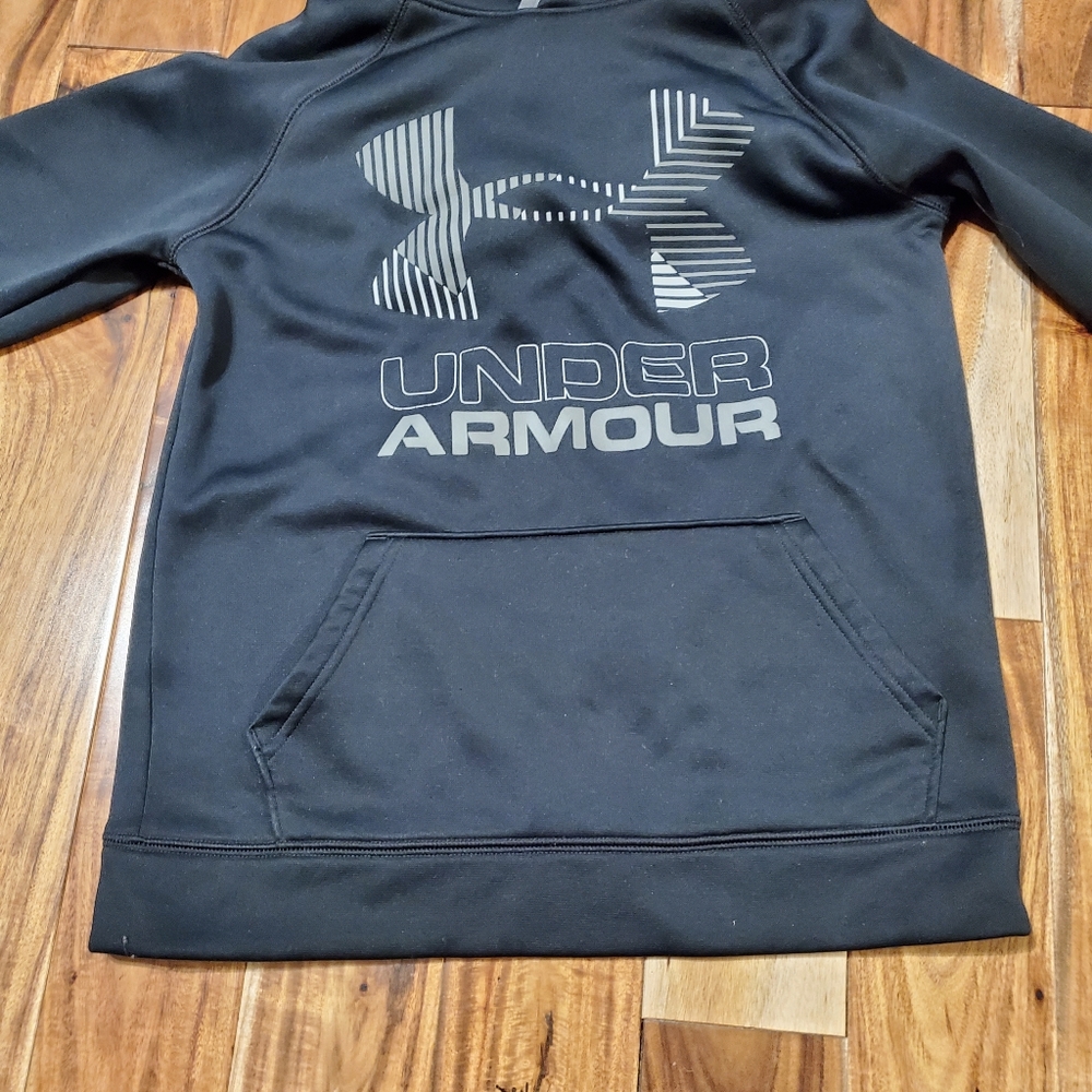 Black Under Armour Hoodie. Size ( Youth Small )